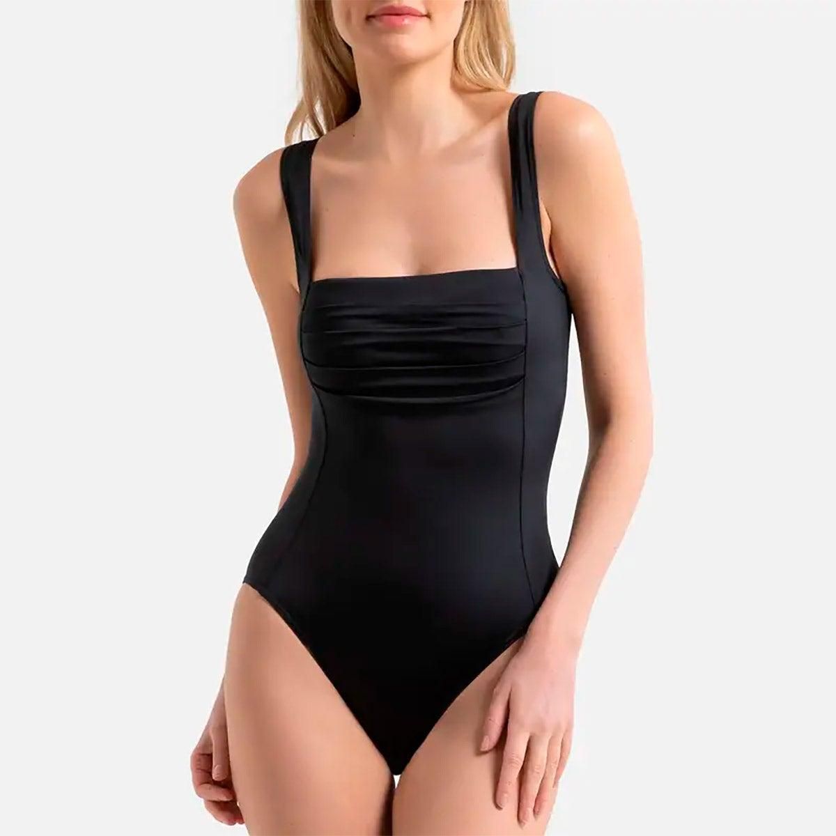 Bañador negro de Anne Weyburn.