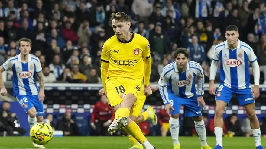 ¡El goleador de la noche! Vanat de penalti (de nuevo) sentenció el partido