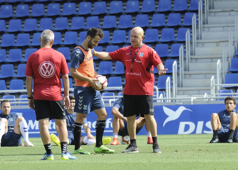 El técnico gallego sustituye en el banquillo a Juan Antonio Anquela.