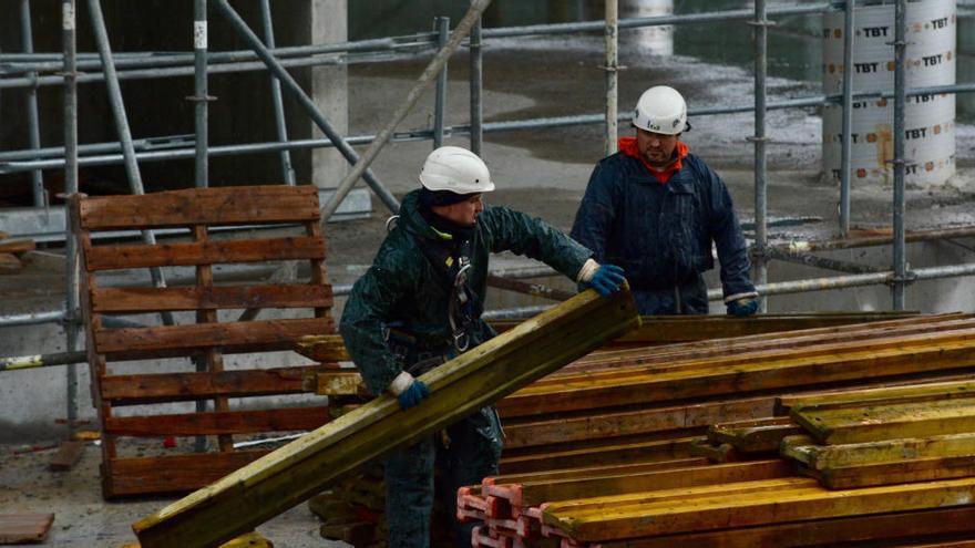 Trabajadores de la construcción, en Pontevedra // Rafa Vázquez