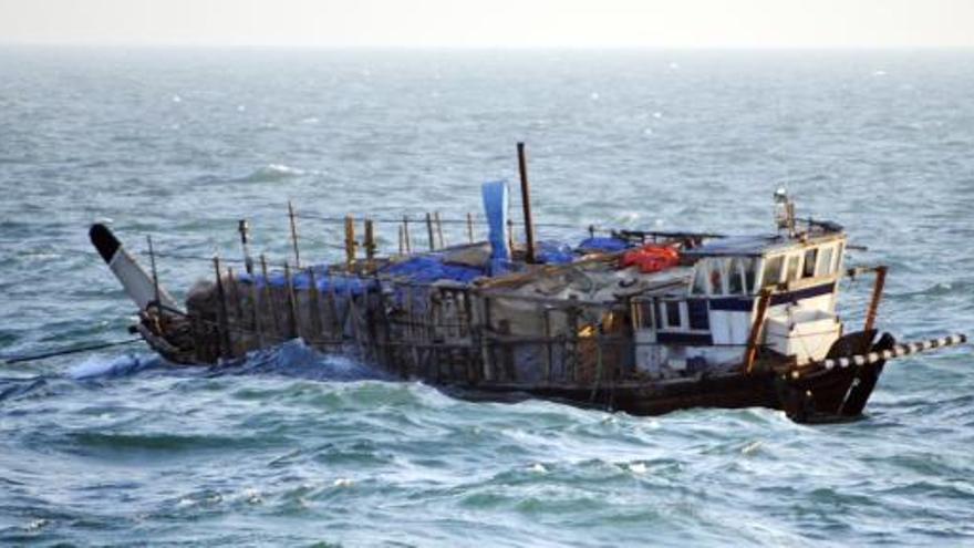 El barco iraní en el que viajaban los marineros rescatados.