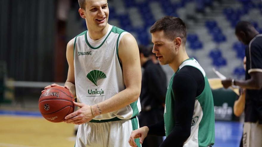 Alen Omic ya se entrena desde la tarde del lunes con sus compañeros, aunque hoy no podrá jugar ante el Valencia Basket.