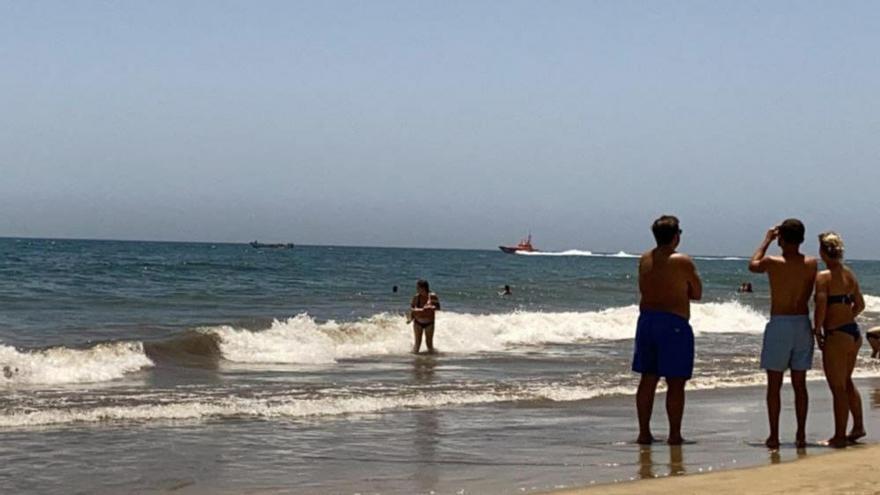 Interceptan una patera a menos de una milla de la playa de Maspalomas