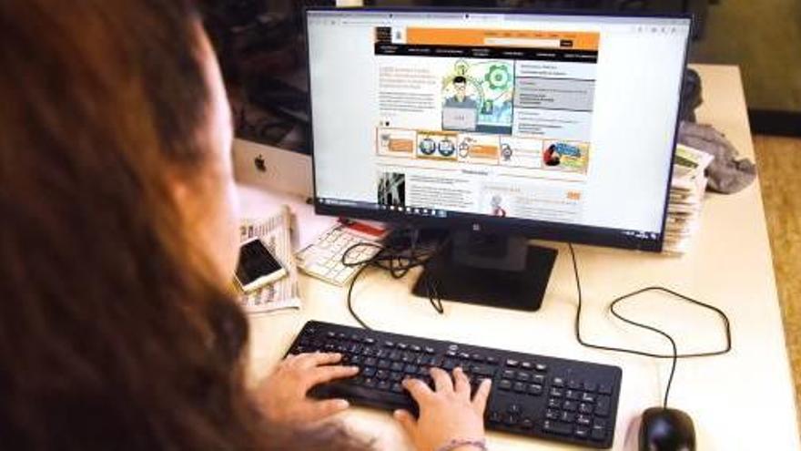 L&#039;Agència Espanyola de Protecció de Dades ofereix al seu web diverses guies per facilitar l&#039;adaptació