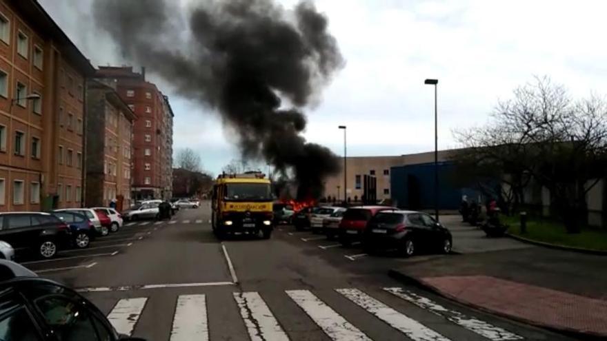 Incendio de un coche en Versalles