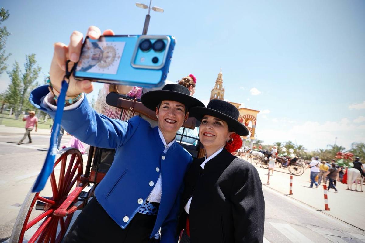 El paseo de los Carruajes de Tradición por la Feria de Córdoba, en imágenes El paseo de los Carruajes de Tradición por la Feria de Córdoba, en imágenes