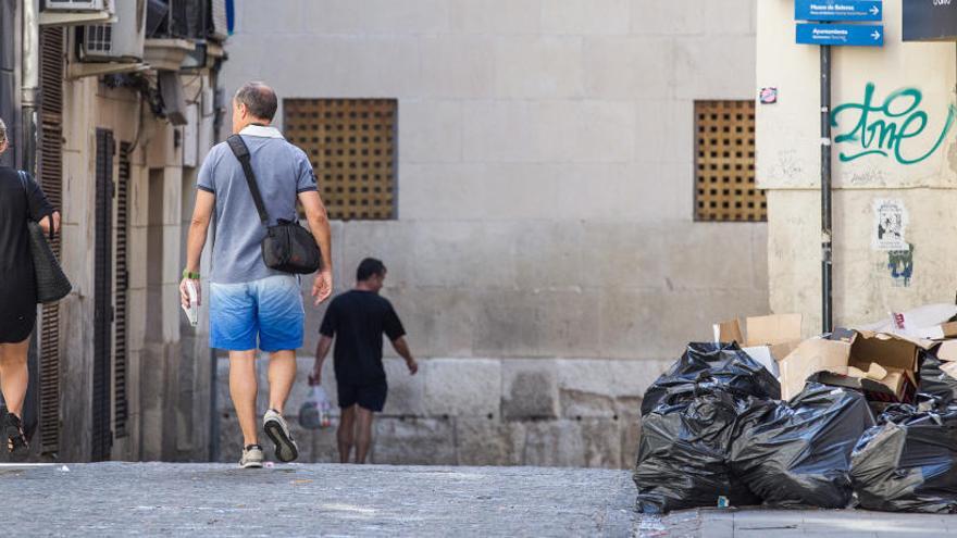 La retirada de la basura se ha retrasado en algunos puntos de la ciudad durante estos días de la huelga, entre quejas de los vecinos