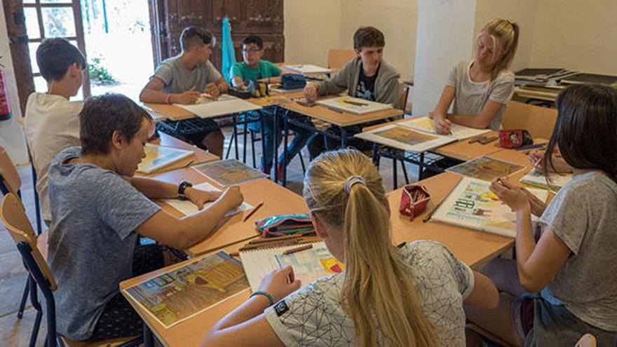 Instalaciones de Altea International School donde los alumnos reciben formación con profesores nativos que ayudan a los alumnos a formarse y crecer como personas.