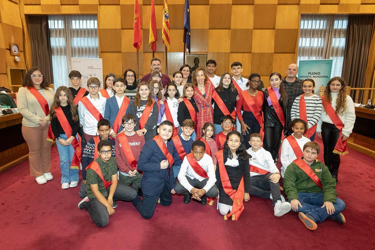 Los concejales infantiles, este viernes, en el pleno del Ayuntamiento de Zaragoza.