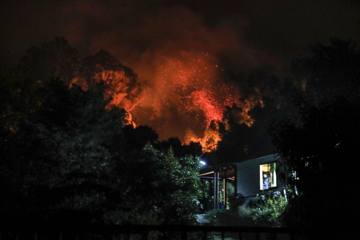 Los incendios que arrasan Chile dejan ya más de 20 muertos