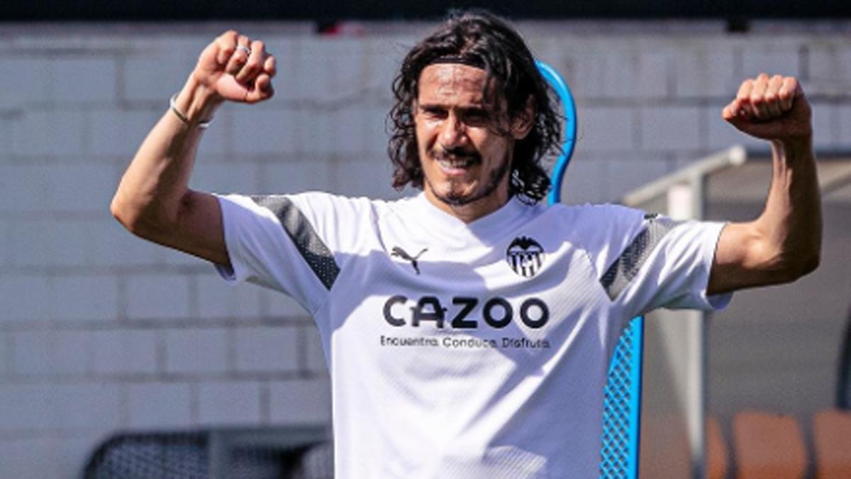 Edinson Cavani, celebrando un gol en un entrenamiento en Paterna