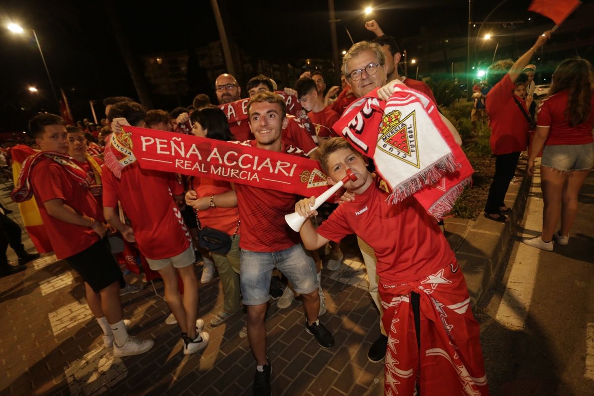 La Circular se llena para celebrar el ascenso del Real Murcia