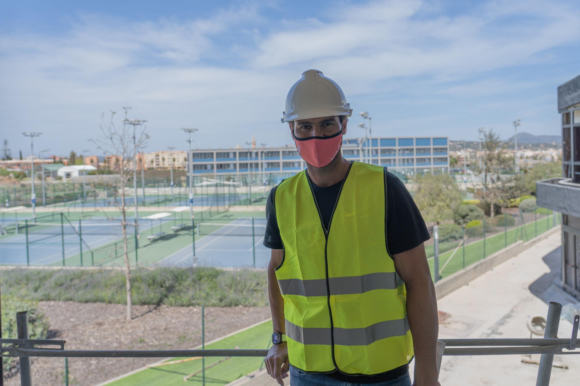 Nadal visita las obras de la ampliación de su Academia