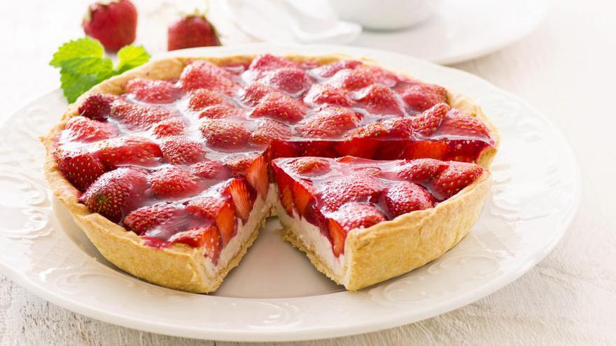 La deliciosa tarta de fresas que puedes preparar en solo unos minutos