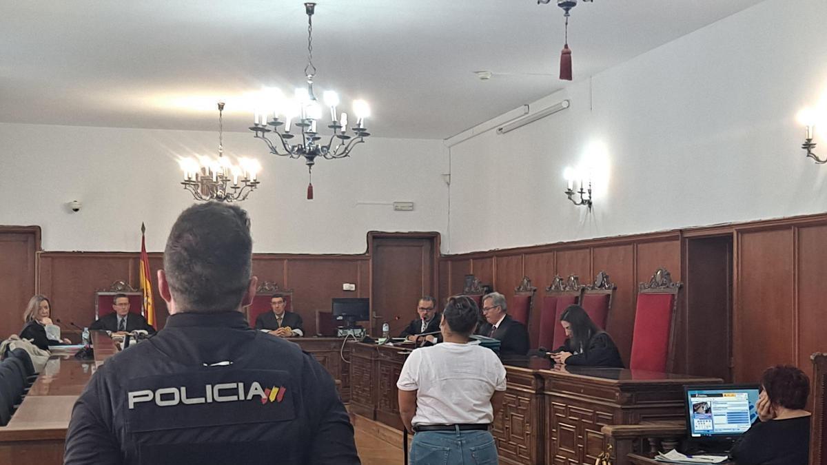 La acusada, en el turno de última palabra, durante el juicio en la Audiencia de Badajoz.