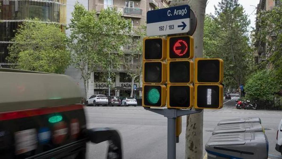 Cuidado con la nueva señal de la DGT en los semáforos: conlleva multas de 200 euros