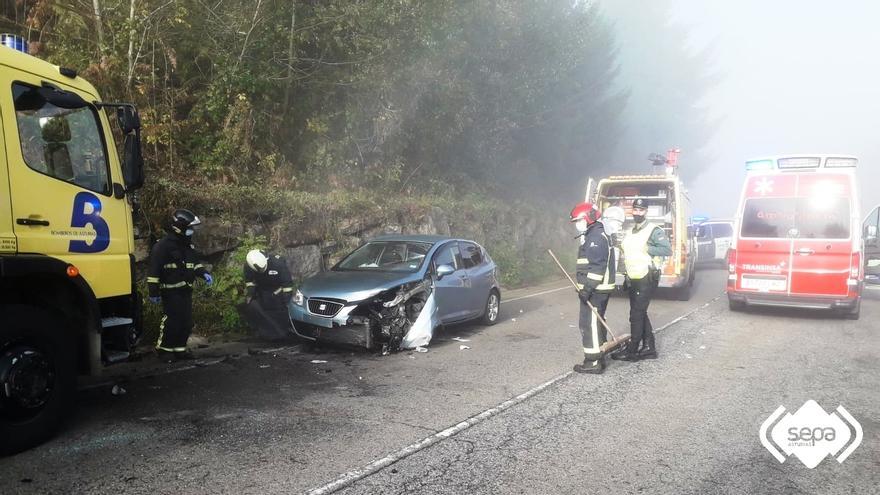 Herida una mujer de 38 años tras salirse de la carretera en Tineo