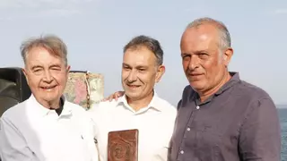 Manolo Díaz graba su nombre para siempre en Luanco: "Es uno de los personajes más importantes de la historia mundial de la música"