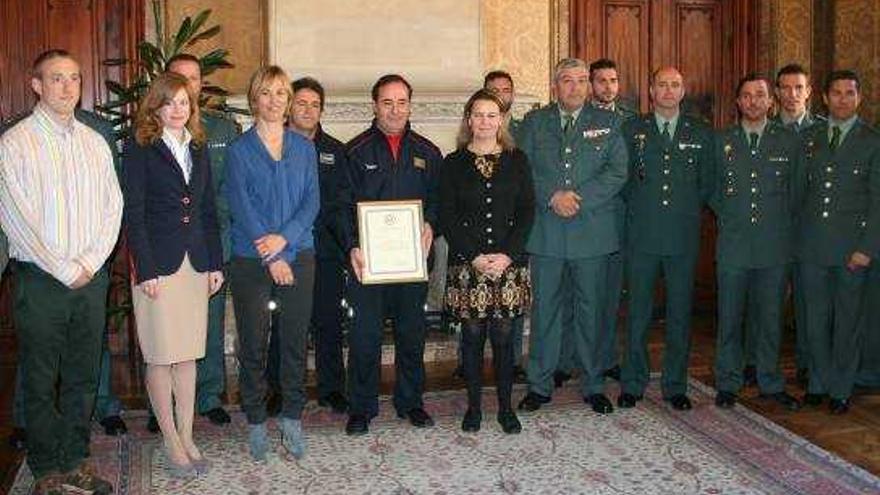 Homenaje a los Bombers y la Guardia Civil