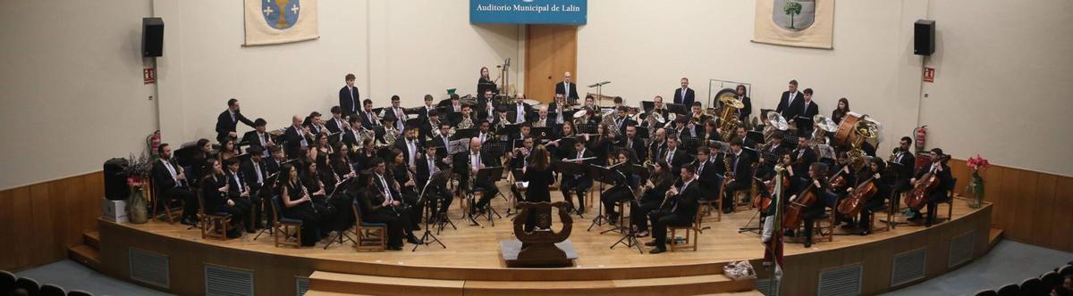 Concierto de la Banda de Lalín con Isabel Rubio Molina como batuta. | BERNABÉ/AMANDA CASTRO
