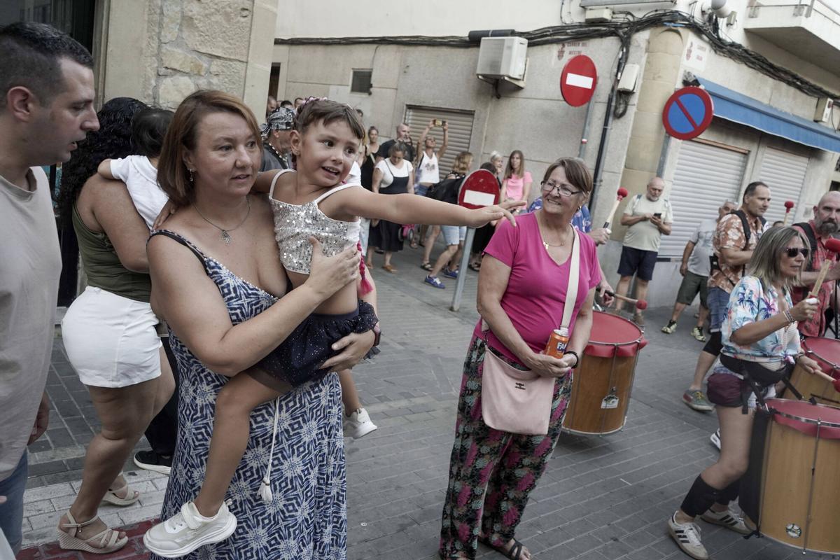 SANT VICENÇ DE CASTELLET . FESTA MAJOR XXXII TROBADA GEGANTS . ESBART ESCOLA DE DANSA . PIKBE PELS CARERS . CERCAVILA