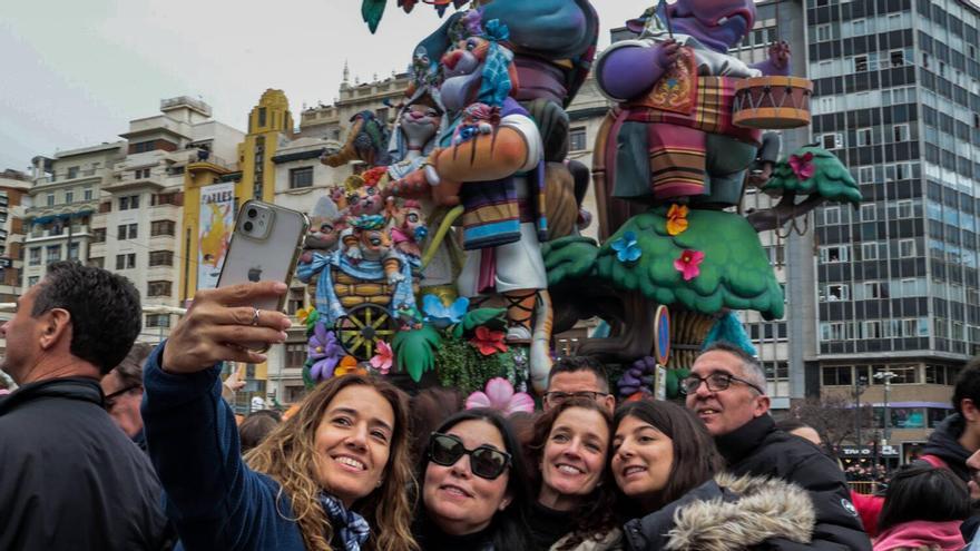 La Falla municipal es una de las paradas obligadas para falleros y turistas que recorren valencia durante las fiestas josefinas