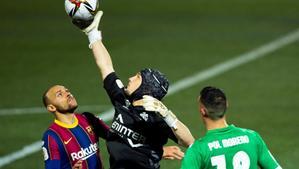 Així és Ramón Juan, primer porter que atura dos penals al Barça