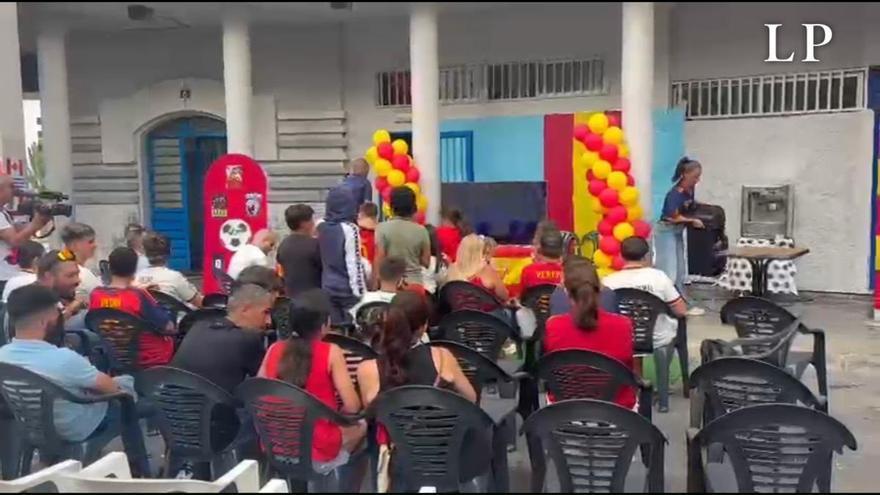 Vídeo: la plaza Lomo El Chinche, La Feria, pendiente del himno nacional