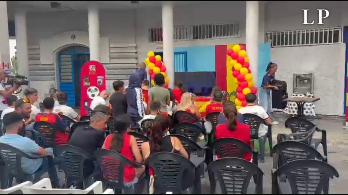 Vídeo: la plaza Lomo El Chinche, La Feria, pendiente del himno nacional