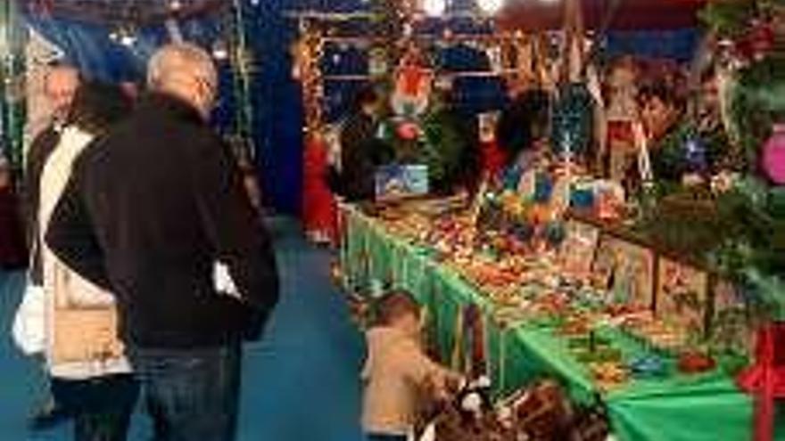 Mercado navideño en Navia.