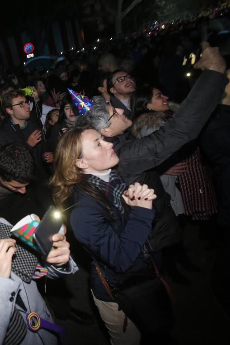 Miles de personas recibieron el año frente al consistorio