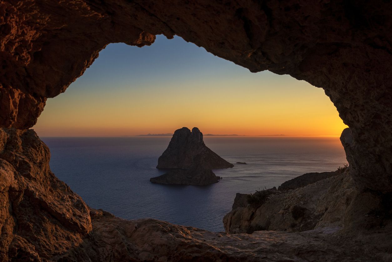 Atardeceren la cueva de Es Vedrà