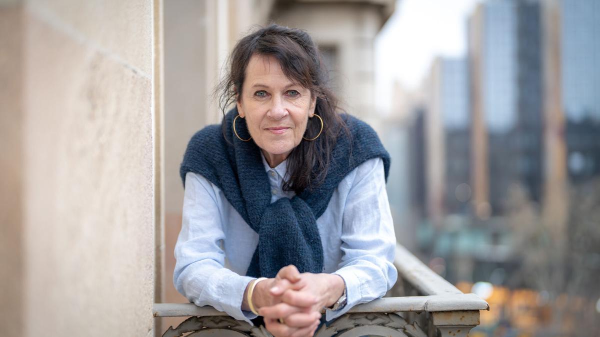 La escritora Vigdis Hjorth posa antes de la entrevista