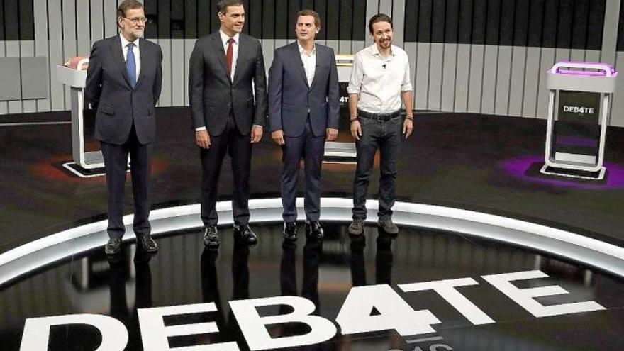 Rajoy, Sánchez, Rivera i Iglesias just abans de començar el debat a quatre d&#039;anit