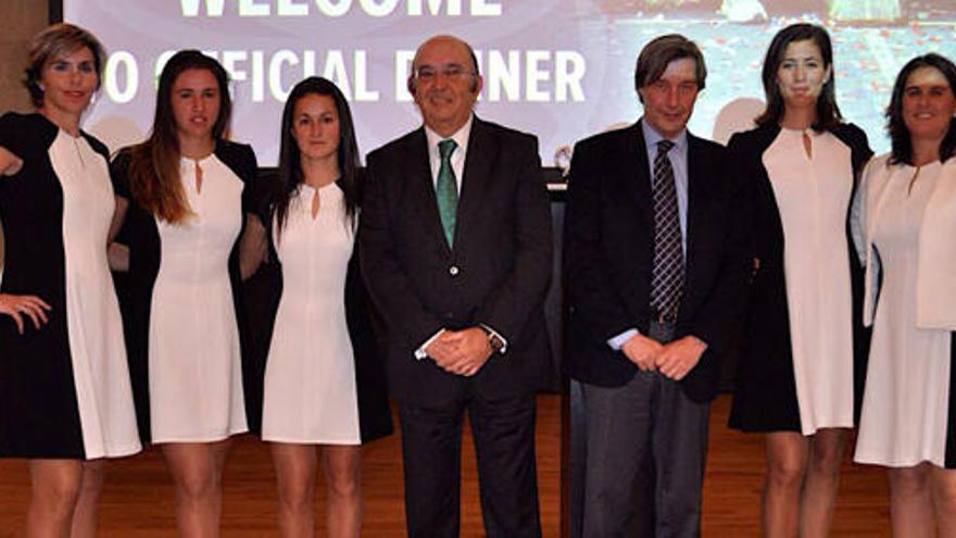 El equipo español, en la cena de gala de este jueves.