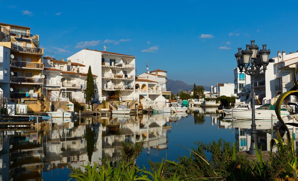 Cada hogar tiene un barco en su puerta.