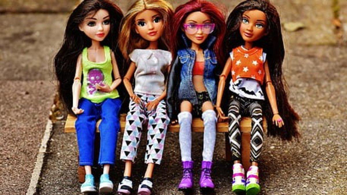 Cuatro muñecas Bratz