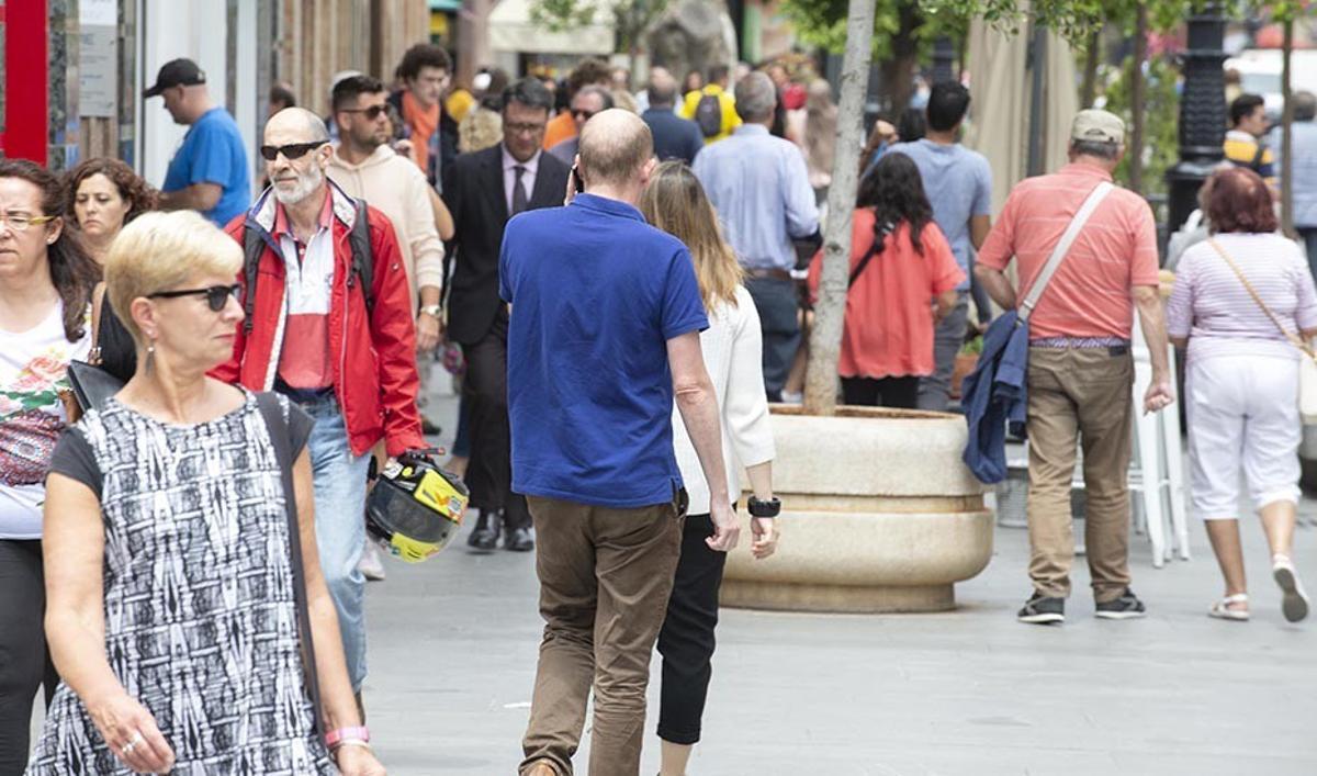 España bate un récord de población gracias al aumento de personas nacidas en el extranjero.