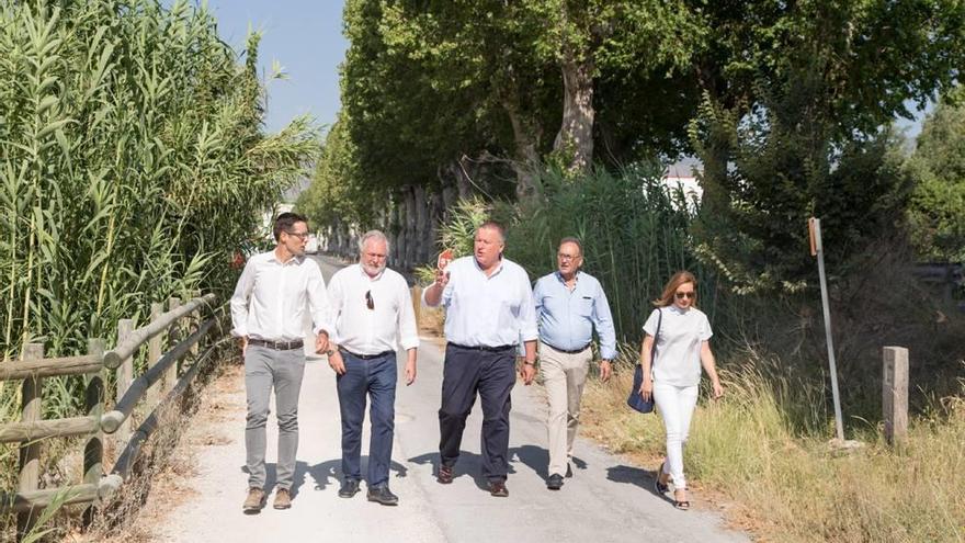 José Soria, Francisco Bernabé, Pedro José Pérez, Santiago Villa y Mónica Sánchez en la Vía Verde.