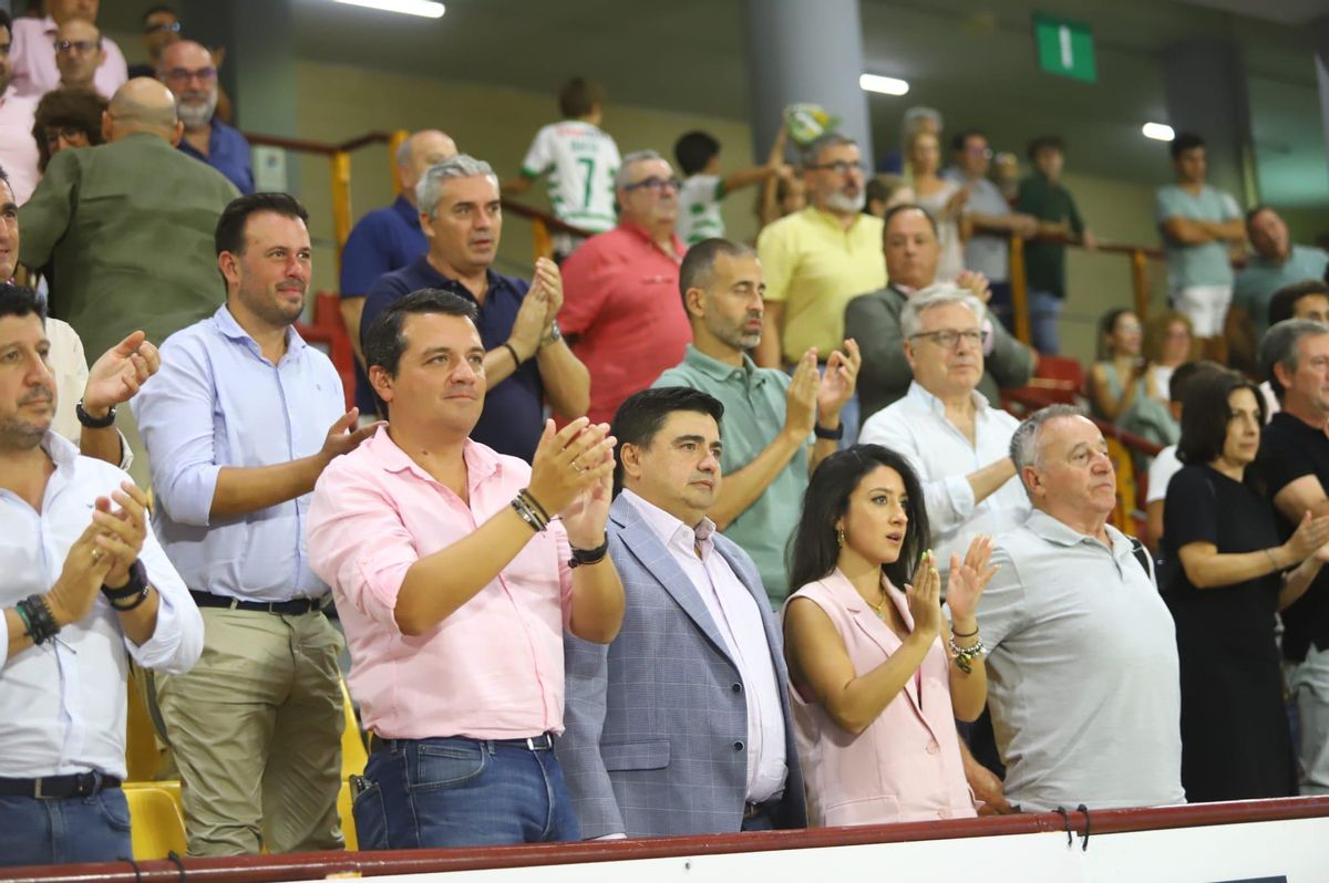 Palco de Vista Alegre en el partido entre el Córdoba Futsal y el Viña Albali Valdepeñas.
