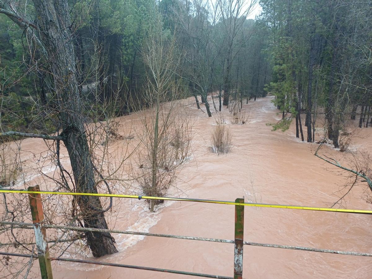 Crecida del río Mundo a su paso por el municipio albaceteño de Aýna