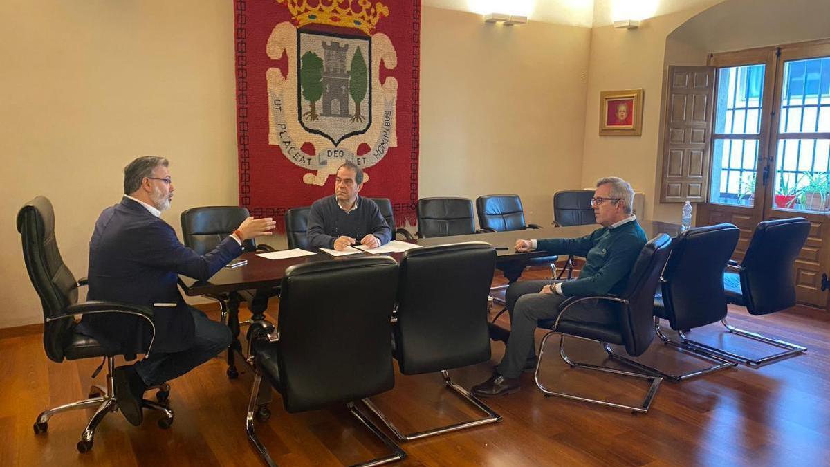 Plasencia anuncia que eliminará o aplazará el cobro de tasas municipales