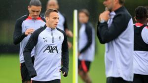 Arthur, en un entreno con el Liverpool