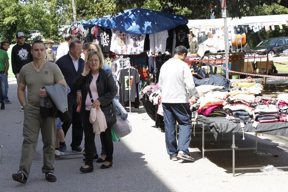 El traslado del mercadillo al fin de semana logra atraer más visitantes que el de los lunes