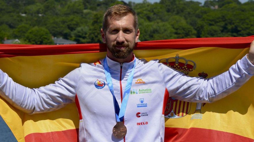 Betanzos recoge firmas por Carlos Arévalo