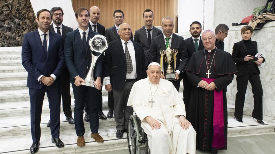 El Papa Francisco recibe en audiencia al Palma Futsal en el Vaticano