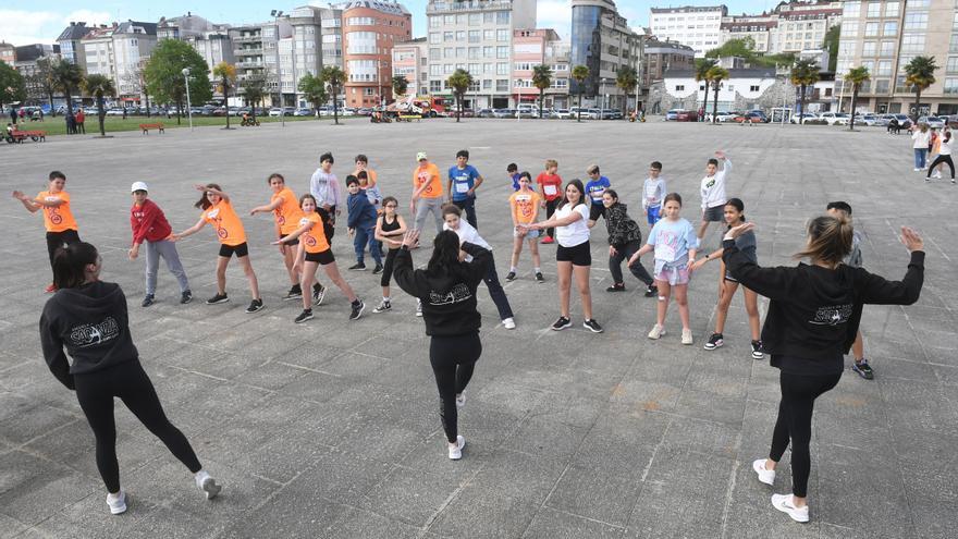 Los escolares de Sada sacan el deporte a la calle