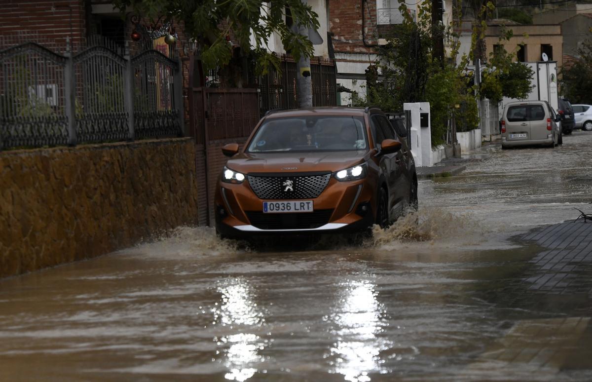 Así han dejado las lluvias las calles de Cobatillas
