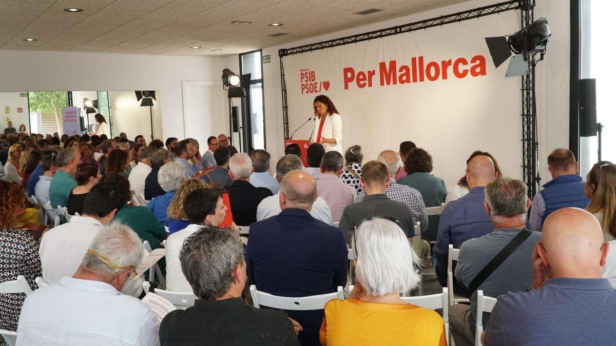 Imagen de la presentación del programa socialista al Consell a cargo de la candidata Catalina Cladera.