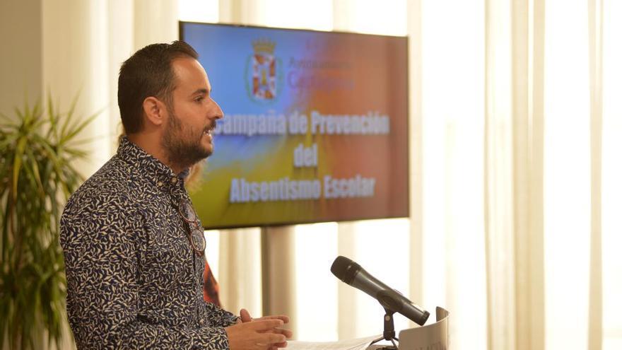 El concejal de Educación, David Martínez, durante la presentación de la campaña.